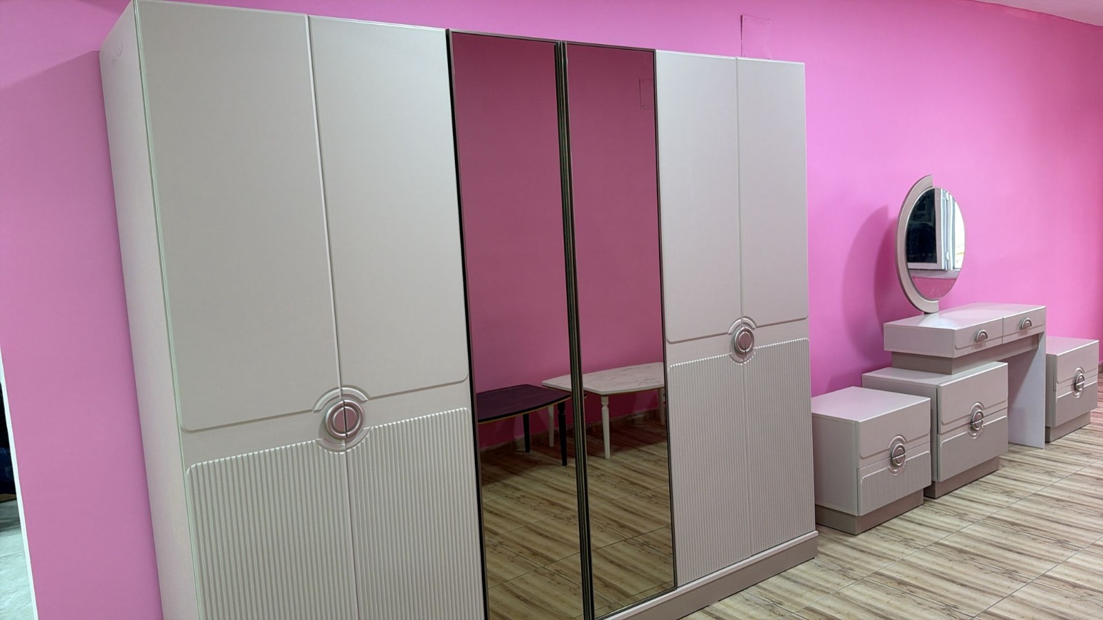 LOFT YATAK ODASI TAKIMI SET ŞEKLİNDE KOMİDİN TUVALET AYNASI ŞİFONYER